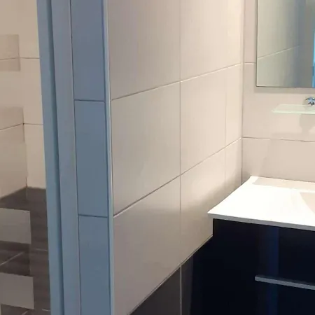 Apartment Neuf Lumineux Avec Balcon, Wi-fi, Au Pied De La Du Chay, - Fr-1-494-126 *